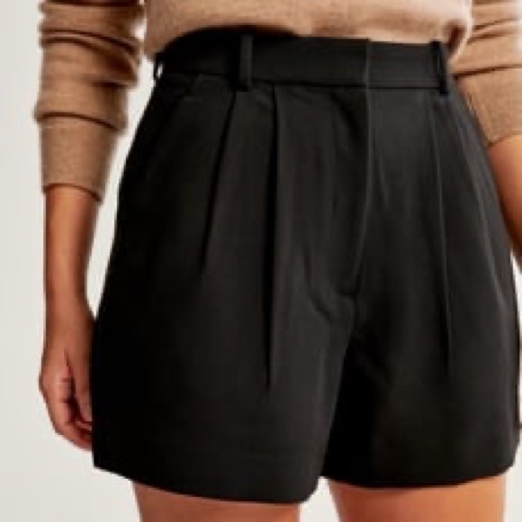 Curve Love A&F Sloane Tailored Short - Picture 3 of 3